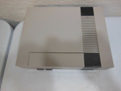 Nintendo NES Console System Bundle + Controller, 2 Zapper Guns, RF Switch