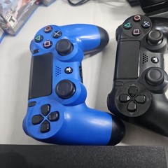 SONY PLAYSTATION 4 JET BLACK CONSOLE WITH 2 CONTROLLERS & 4 GAMES 500GB