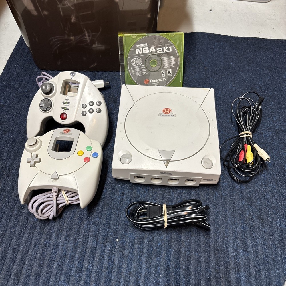 Saga Dreamcast Console Two Controllers, Game, Power And AV Cable HKT-3020 TESTED