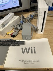 Nintendo Wii Console RVL-001 Accessories 1 Remote Cables White GameCube Ports