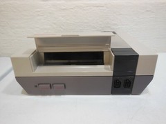 Nintendo NES Console System Bundle + Controller, 2 Zapper Guns, RF Switch