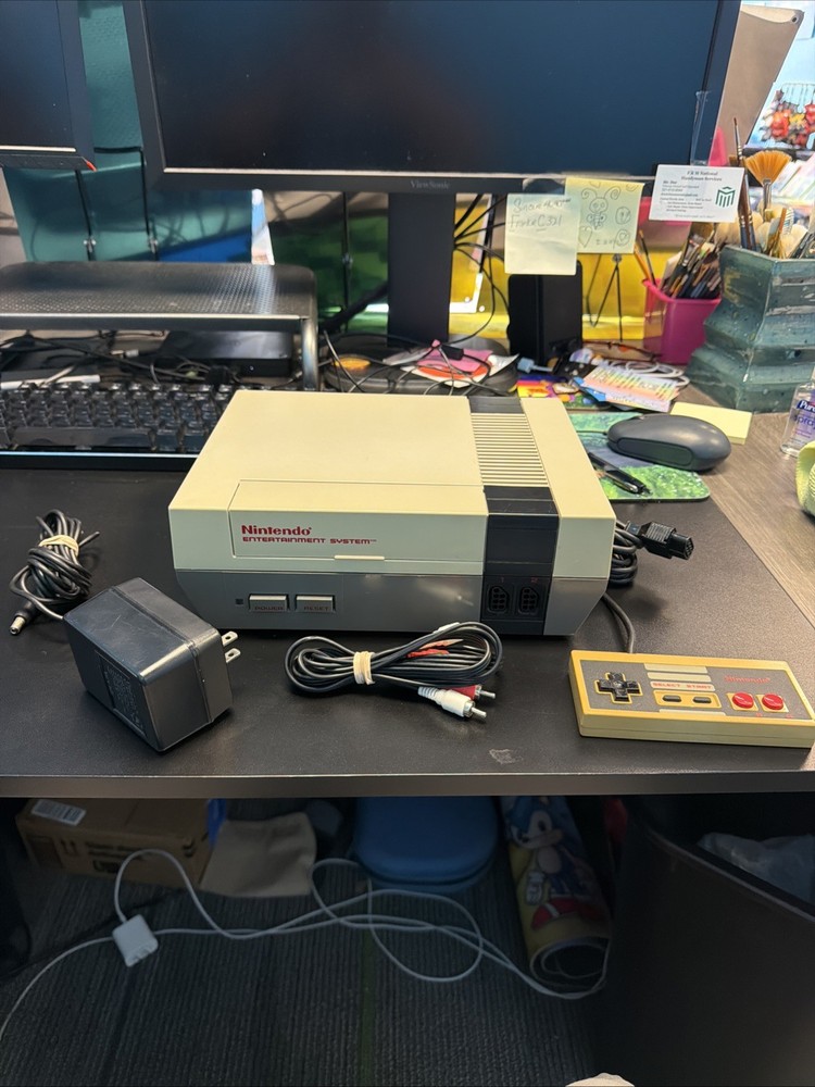 Nintendo NES Game Console W/ Controller