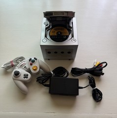 Nintendo GameCube Console Silver Bundle