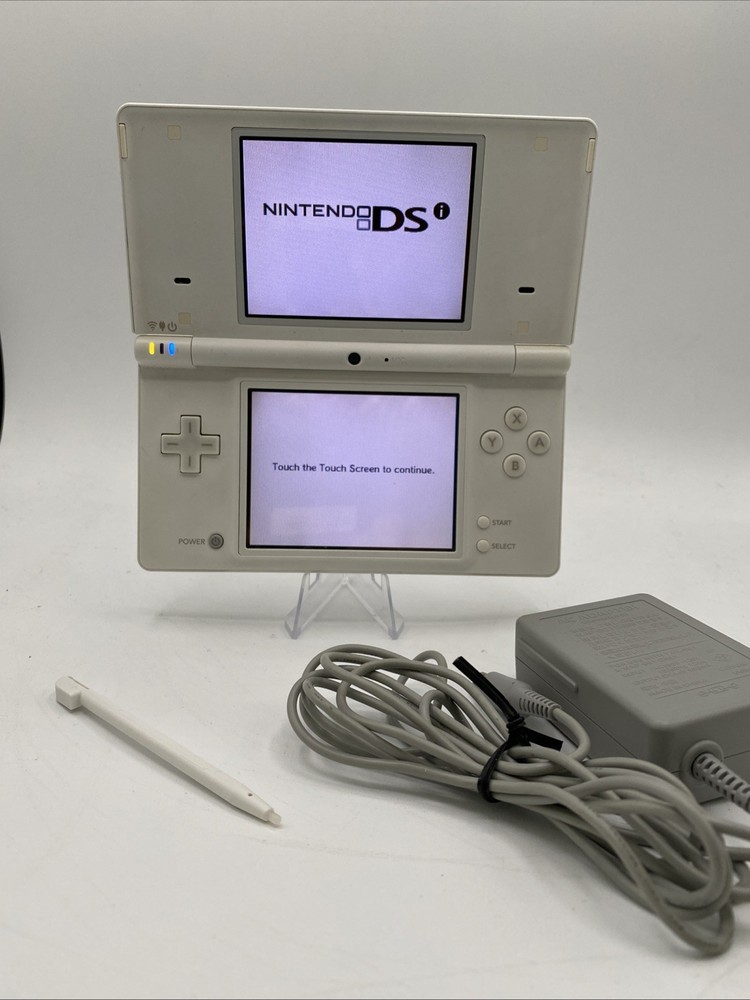 Nintendo DSi White Console Bundle w/ Charger & 16GB SD Card