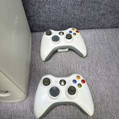 Microsoft Xbox 360 Pro 20GB Console Bundle HDMI Falcon 2007 w/ 2 Controllers