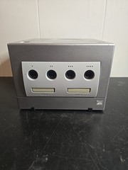 Nintendo GameCube Console + Controller + Accessory NTSC-U/C (US/Canada) DOL-001