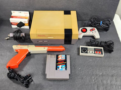 VINTAGE 1985 NINTENDO NES-001 CONTROL DECK BUNDLE MARIO GAME 2 CONTROLLERS GUN