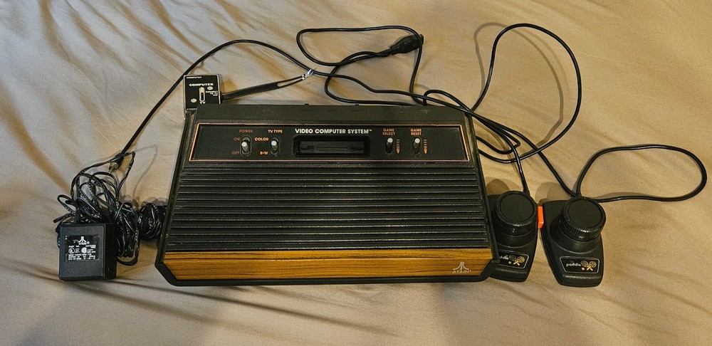 Atari 2600 Video Computer System-Console Untested-Vintage-Paddles