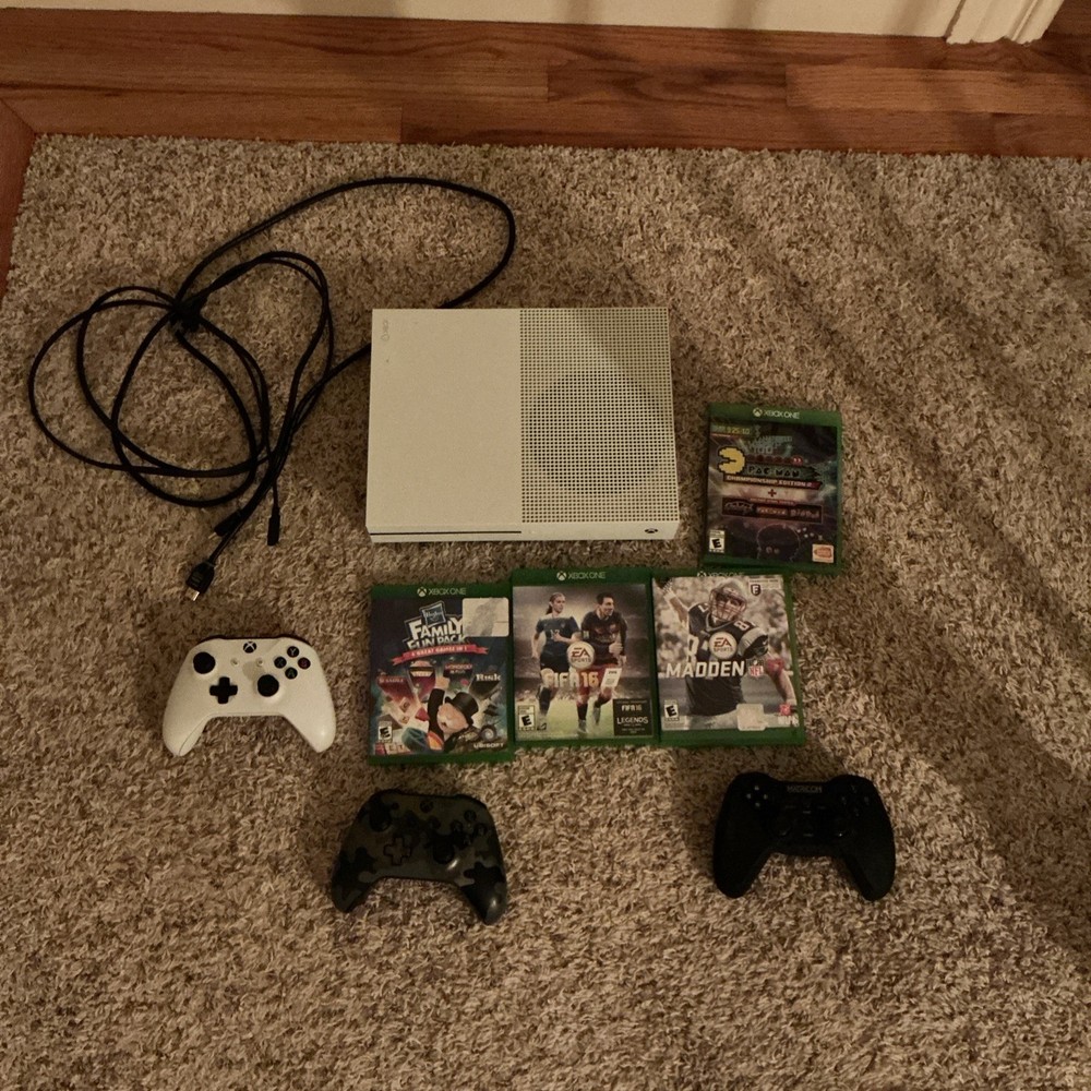 Microsoft Xbox One 500GB White Console Bundle 3 Controllers 4 games Works