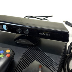Xbox 360 E Console Kinect Bundle w/ Wireless Controller Games Cords 250gb Tested
