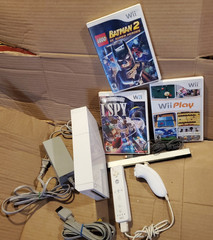 Nintendo Wii Console in White, Gamecube Compatible + games