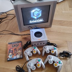 Nintendo GameCube Platinum Console With Game 4 controllers Cords Tested