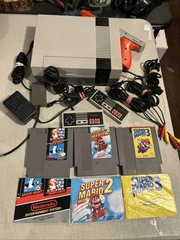 Nintendo NES Console Bundle w/Super Mario Bros 1 2 3 and 2 Controllers Zapper #!