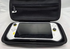 Logitech G CLOUD Handheld Console White 64 GB with extras Used