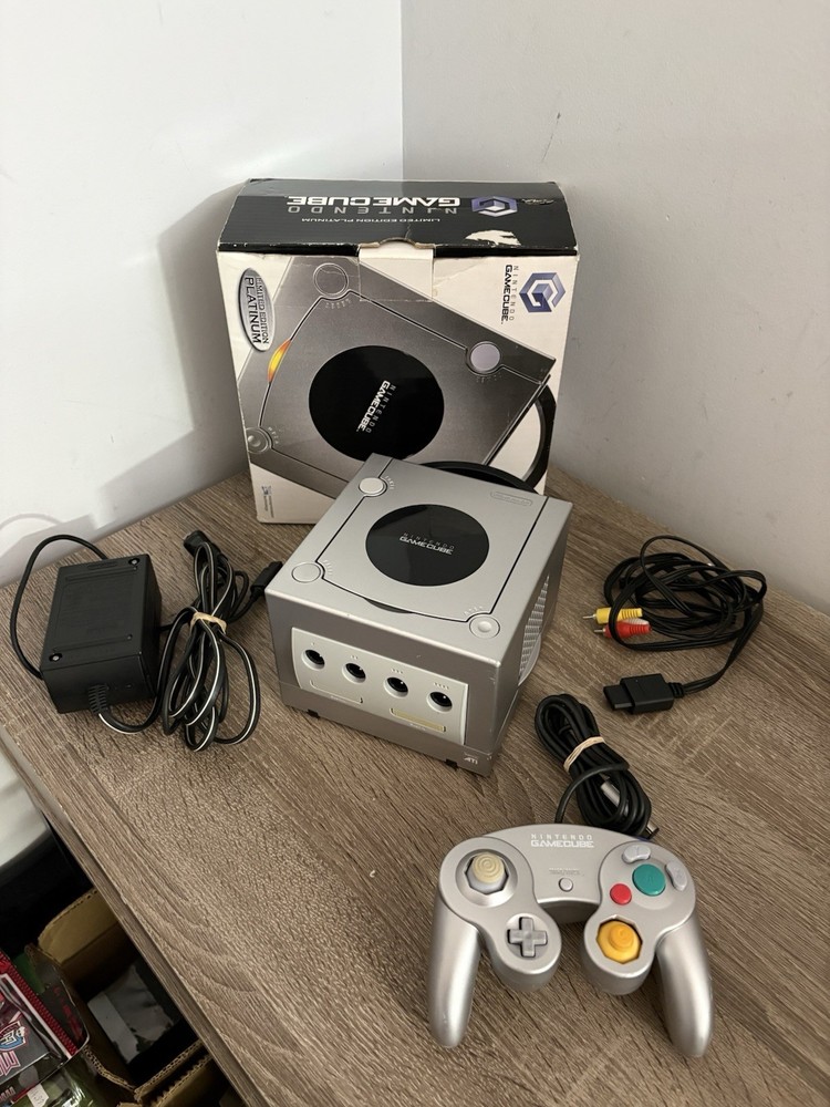 Nintendo GameCube Console System (DOL-101) Platinum w/ Game