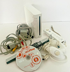Nintendo Wii Console Bundle Tested Working Wii Play 2 Nunchucks + Remote RVL-001