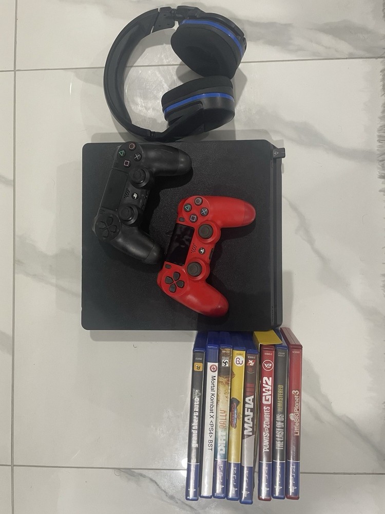 PS4 WITH EXTRAS