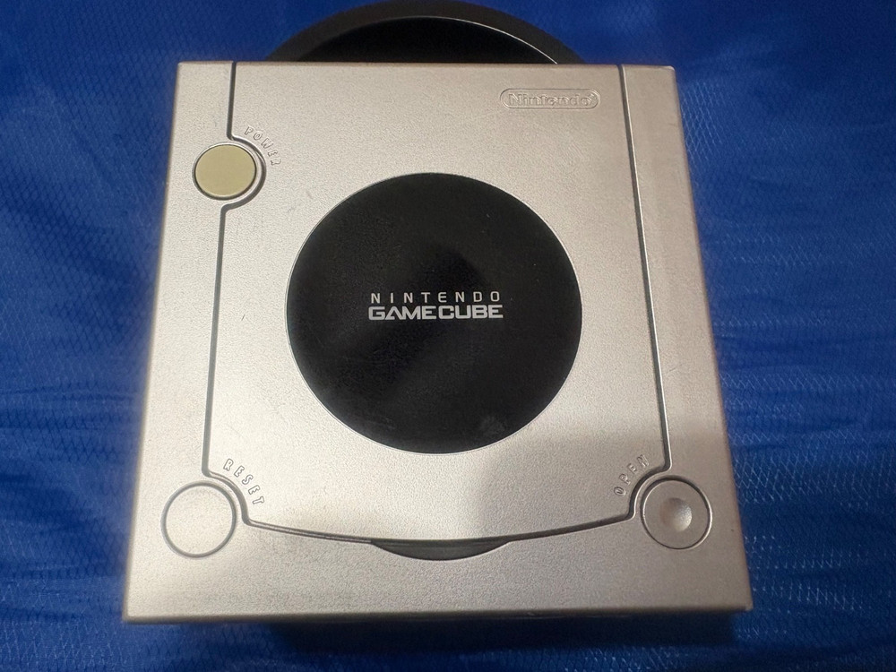 Nintendo GameCube Platinum Console – Silver parts or repair