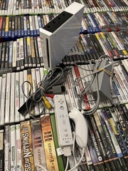 Nintendo Wii RVL-001 512 MB Home Console – White With controller & Nunchuk