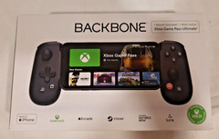 BACKBONE XBOX LIGHTNING HANDHELD GAME CONSOLE AND ULTIMATE GAME PASS 1 MONTH