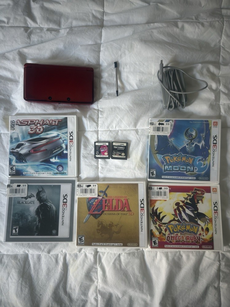 Nintendo 3DS Flame Red (Charger/Stylus/7 Games Included)