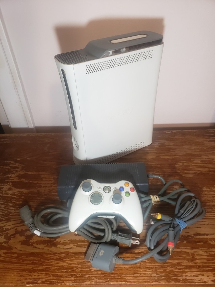 Microsoft Xbox 360 Pro 20GB Console Bundle Controller Power & A/V Cords Included