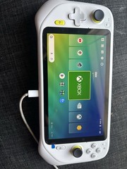 Logitech G Cloud Handheld Console White Installed Screen Protector