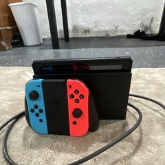 Nintendo Switch Console Dockable w/ Dock Neon Red/Blue Joy-Con 32GB 1080p