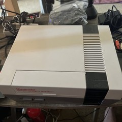 Nintendo NES Set System Console Complete. All Hook UPS And Power Wires, Zapper