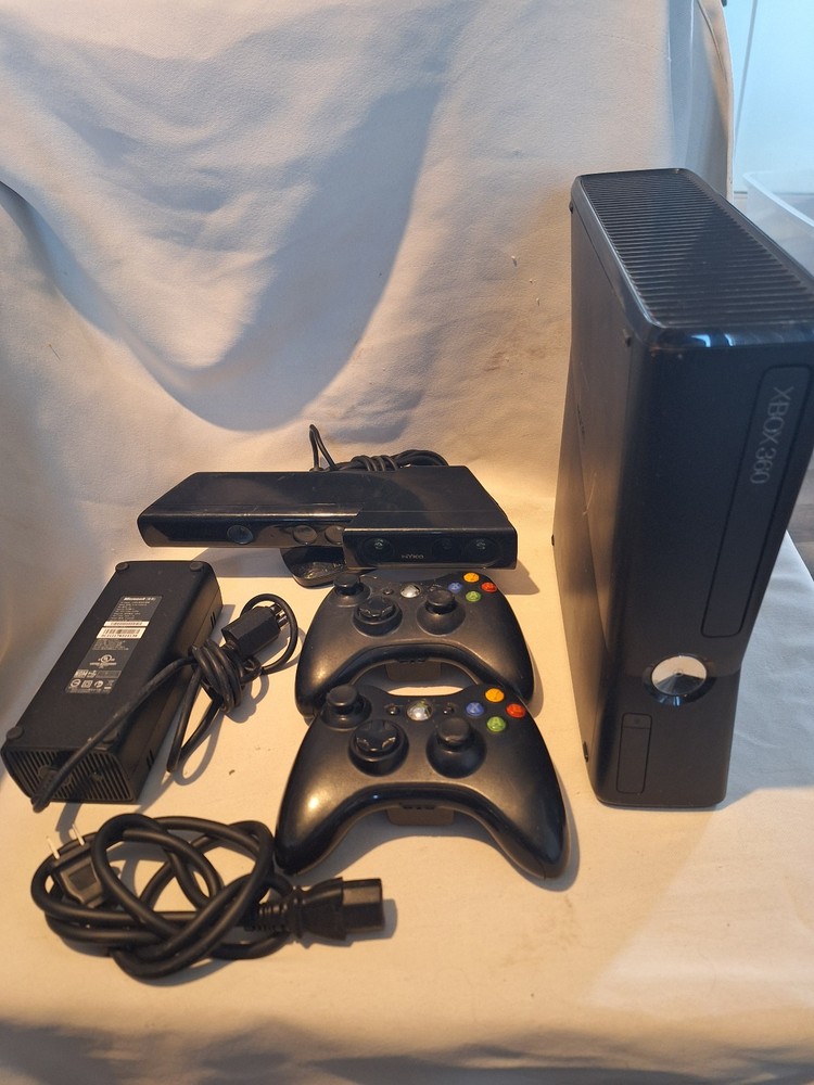 Microsoft Xbox 360 Kinect Bundle 250GB Matte Black Console, 2 controllers