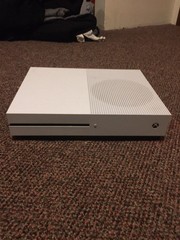 Microsoft Xbox One S 1681 1TB White Home Console Bundle Working