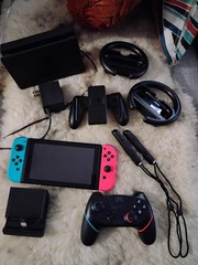 Nintendo Switch V1 Console Bundle COMPLETE SET w Games, extra Accessories
