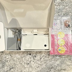 Nintendo DSI White Japan CIB w/ Box, AC Adapter/Charger, Manuals, Stylus
