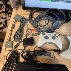 Microsoft Xbox 360 Console 2x Controllers Cords Kinect
