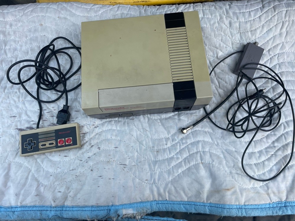 nintendo model nes-001 (condition Unknown)