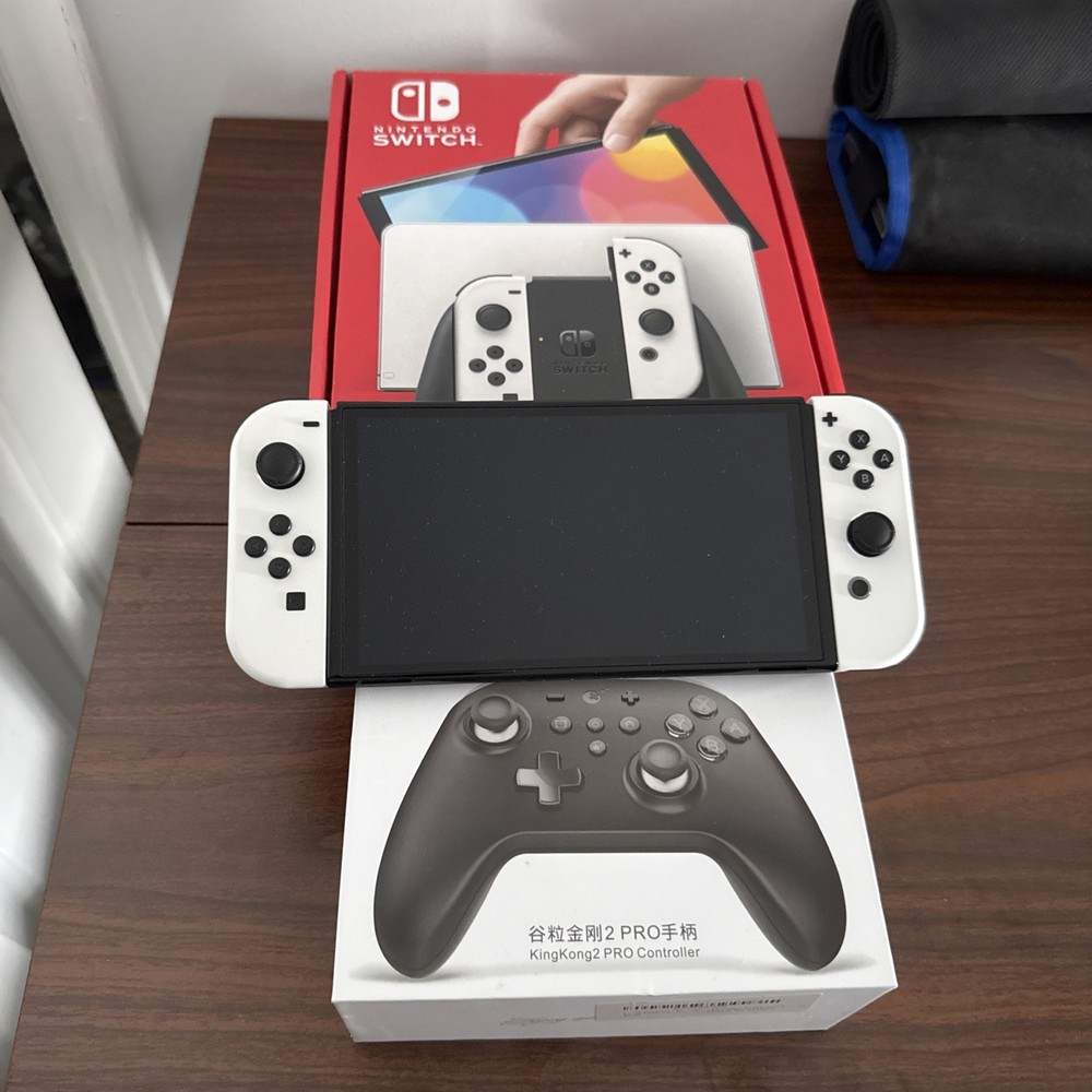 Nintendo Switch White OLED Includes Pro Controller , 32GB SD Card, Read Desc.