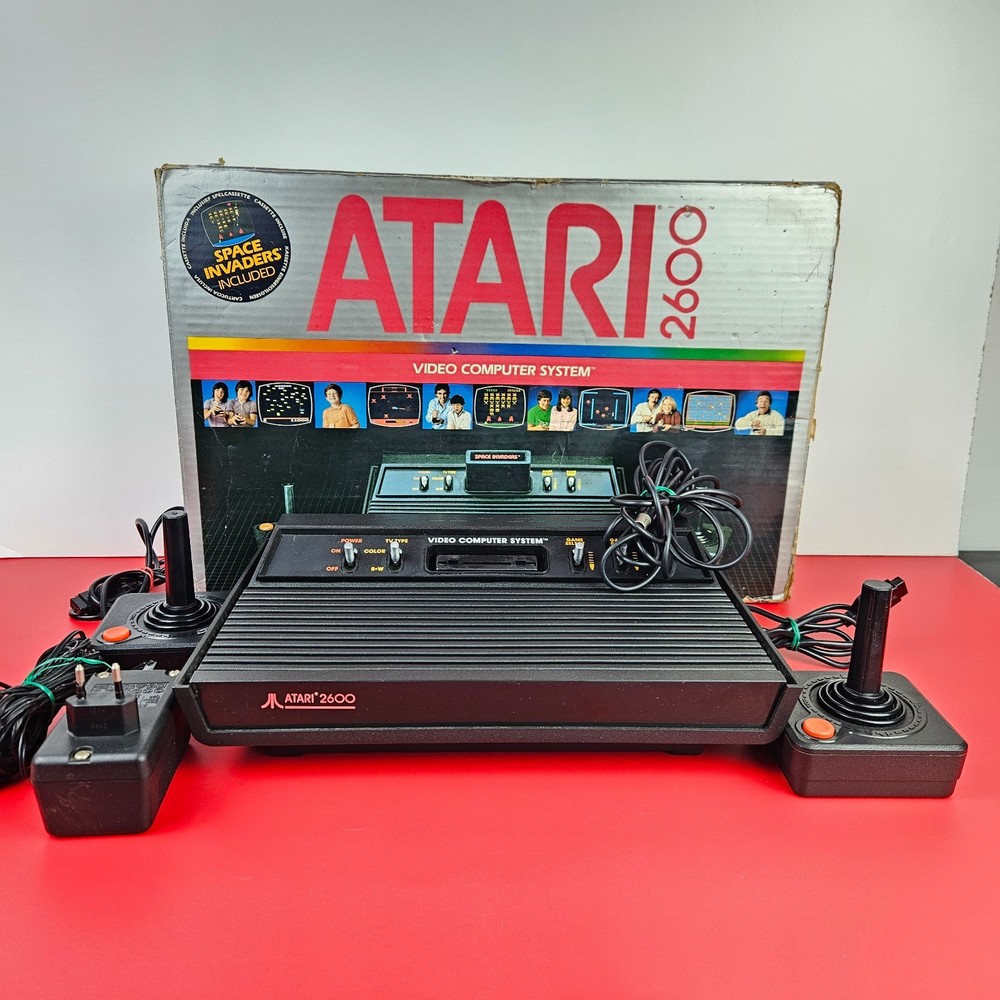 Atari 2600 “Darth Vader” VCS Console Box, Space Invaders, 2 Joysticks COMPLETE