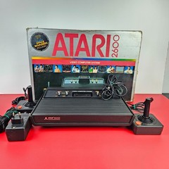 Atari 2600 “Darth Vader” VCS Console Box, Space Invaders, 2 Joysticks COMPLETE