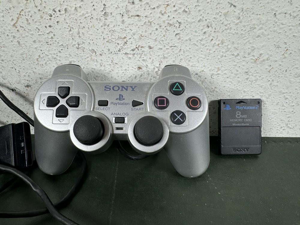 PlayStation 1 Controller & 8 MB Memory Card