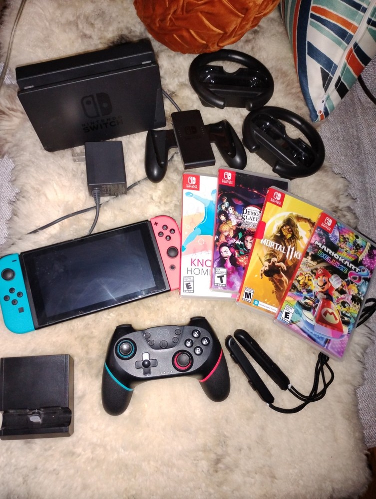 Nintendo Switch V1 Console Bundle COMPLETE SET w Games, extra Accessories