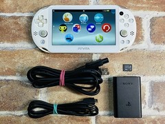 PS Vita PCH-2000 White ZA12 SONY PlayStation Japan Charger 8GB Tested EX DDP