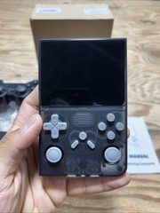 R40S PRO Retro Handheld Game Console – Portable 3.5″ IPS Screen, 16GB + 80GB