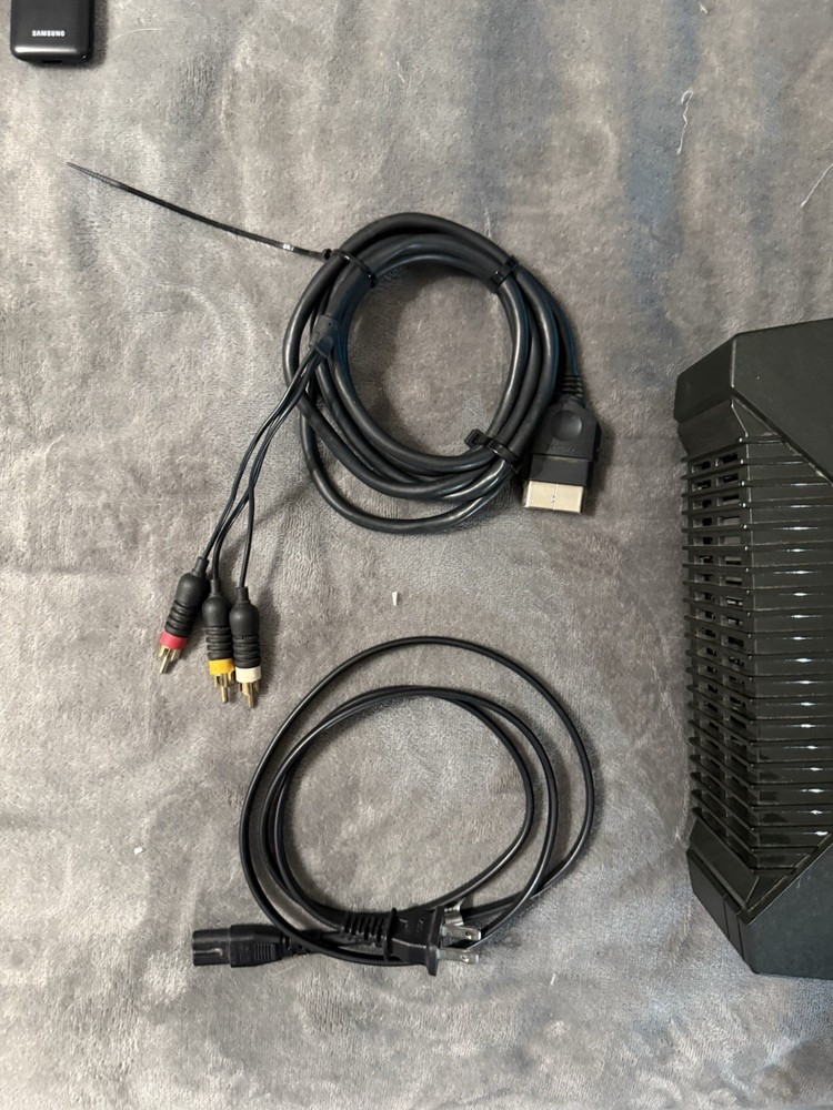 Microsoft Xbox Original Console 2003 Black/Green w/ AV Cable, Power Cord RCA