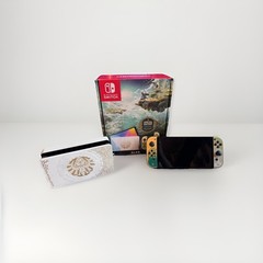 *Bundle* Nintendo Switch OLED The Legend of Zelda Tears of the Kingdom Edition