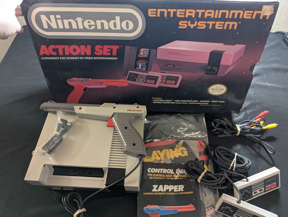 Nintendo NES Action Set Console Zapper Box Tested