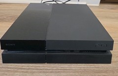 PlayStation 4 Console With 2 Games: BUNDLE