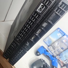SONY PLAYSTATION 4 JET BLACK CONSOLE WITH 2 CONTROLLERS & 4 GAMES 500GB