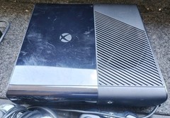 Microsoft Xbox 360 E Console Bundle with Wireless Controller