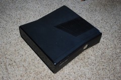 Xbox 360 S 4GB Console Bundle w/Kinect & 2 Controllers & 4 Games Tested