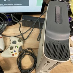 Microsoft Xbox 360 Console 2x Controllers Cords Kinect